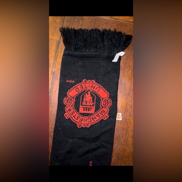 Manchester United scarf - Picture 11 of 11